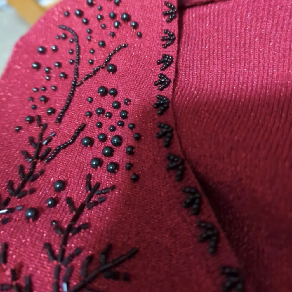 ❤️🖤Dress Barn Red Black Beaded Designs Pullover V-Neck Sweater Long Sleeve - Picture 3 of 12